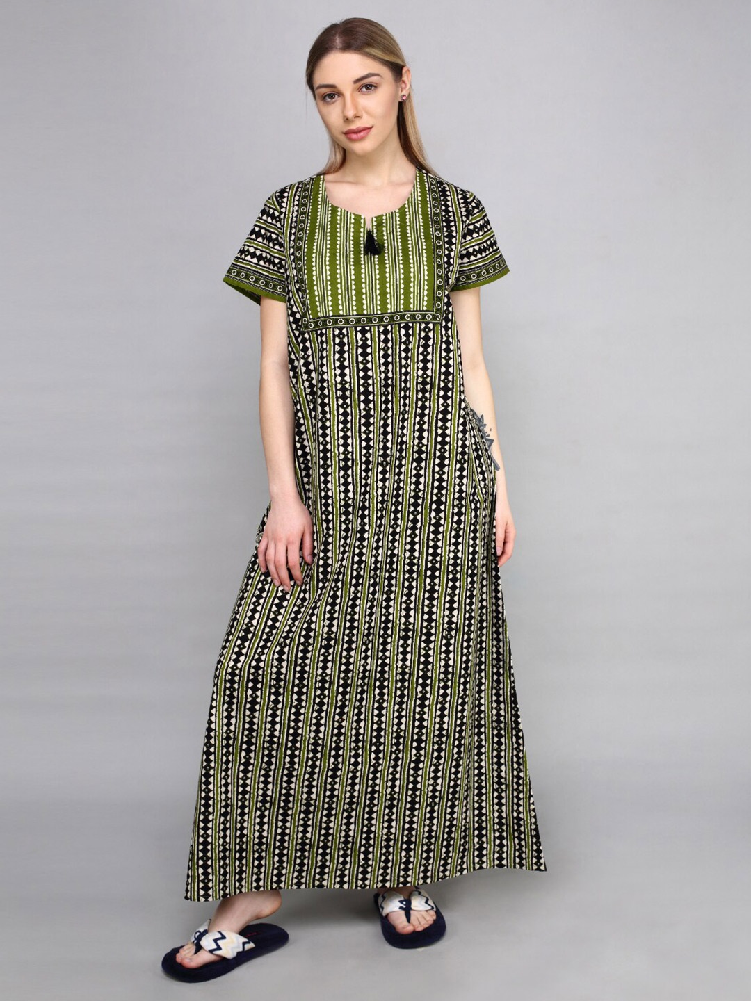 

evolove Green Printed Pure Cotton Maxi Nightdress