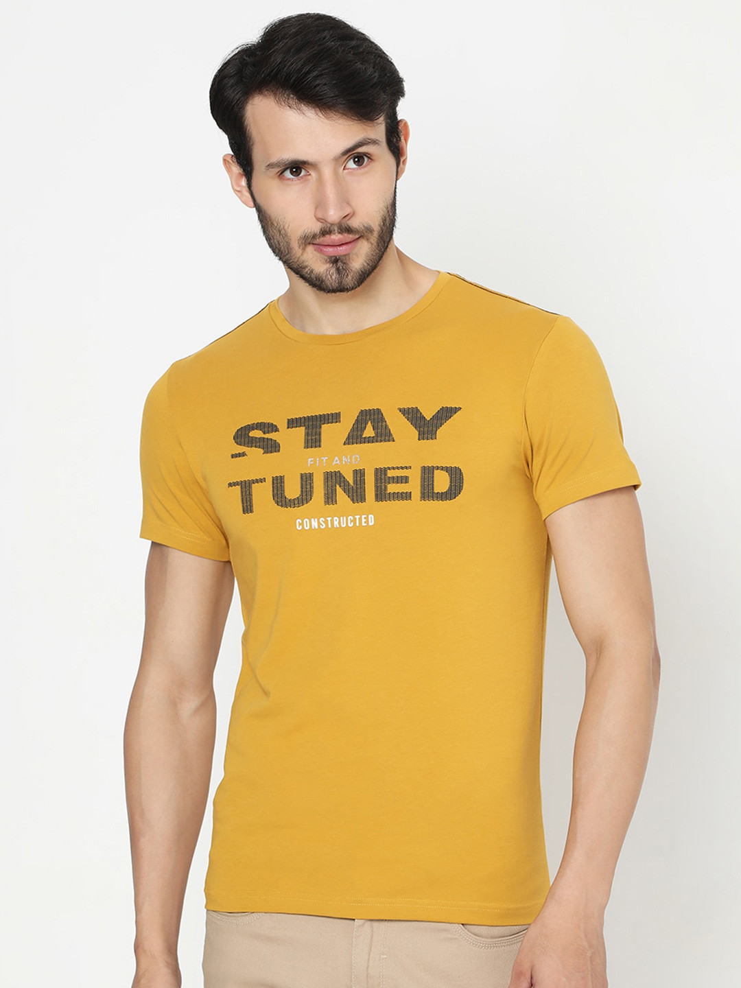

Rex Straut Jeans Men Yellow Typography Printed Slim Fit T-shirt