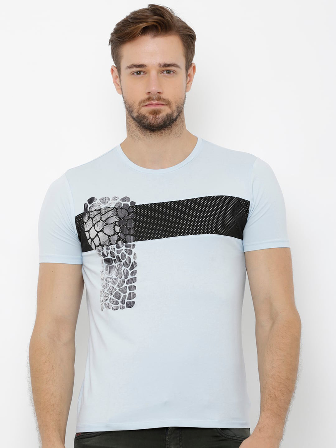 

Rex Straut Jeans Men Blue & Black Printed Slim Fit T-shirt