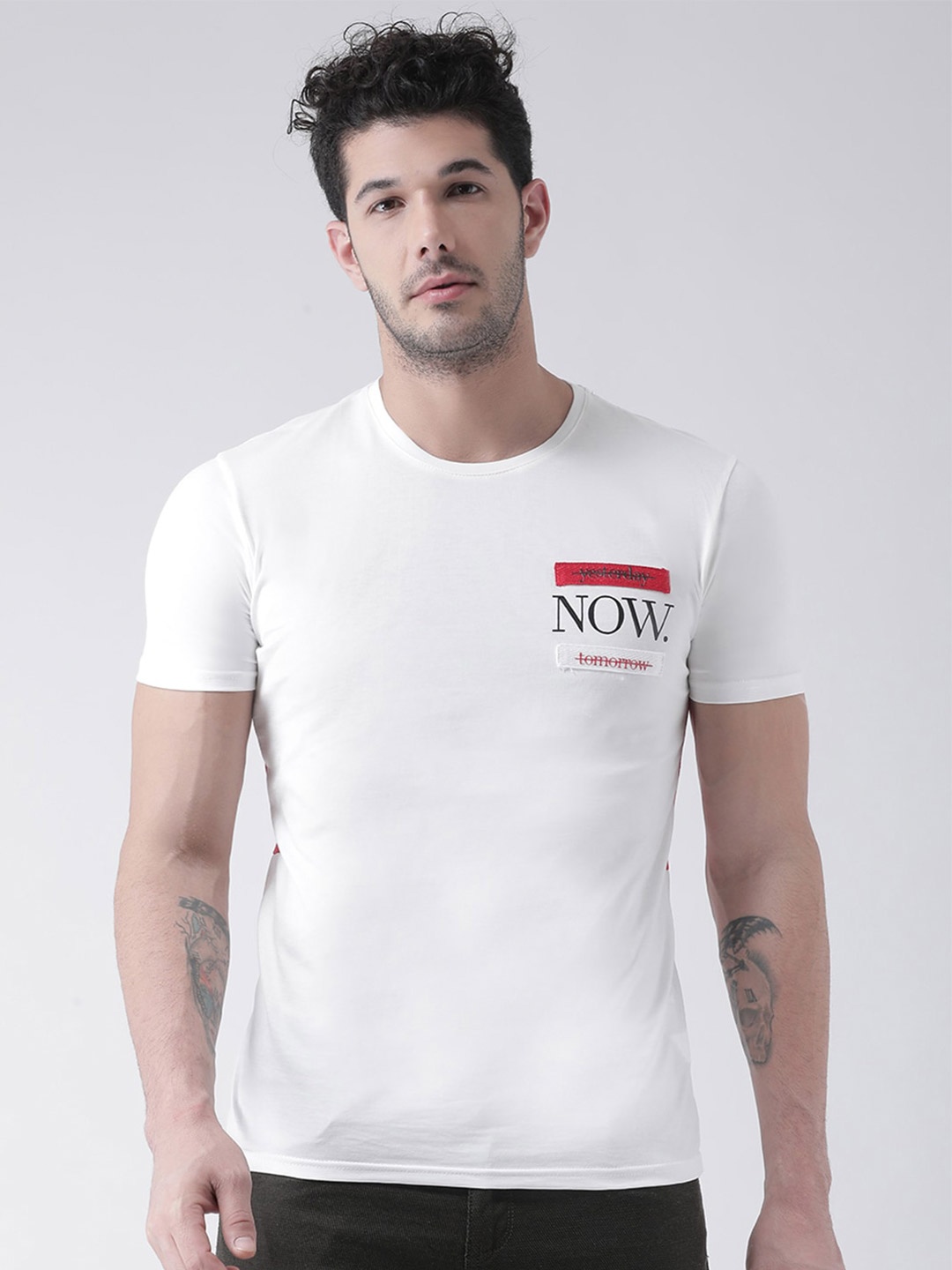 

Rex Straut Jeans Men White & Red Colourblocked Slim Fit T-shirt