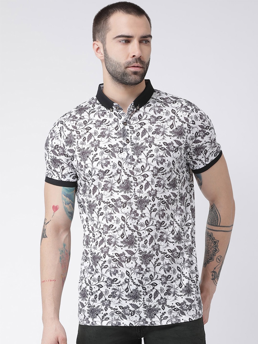 

Rex Straut Jeans Men Black & White Floral Printed Polo Collar Slim Fit T-shirt