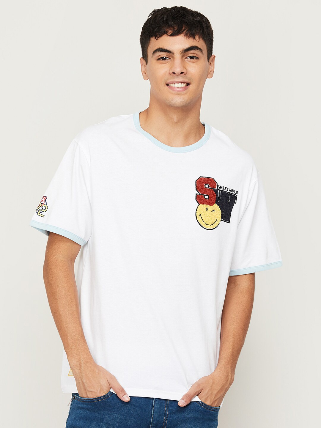 

SmileyWorld Men White Printed Applique Slim Fit T-shirt