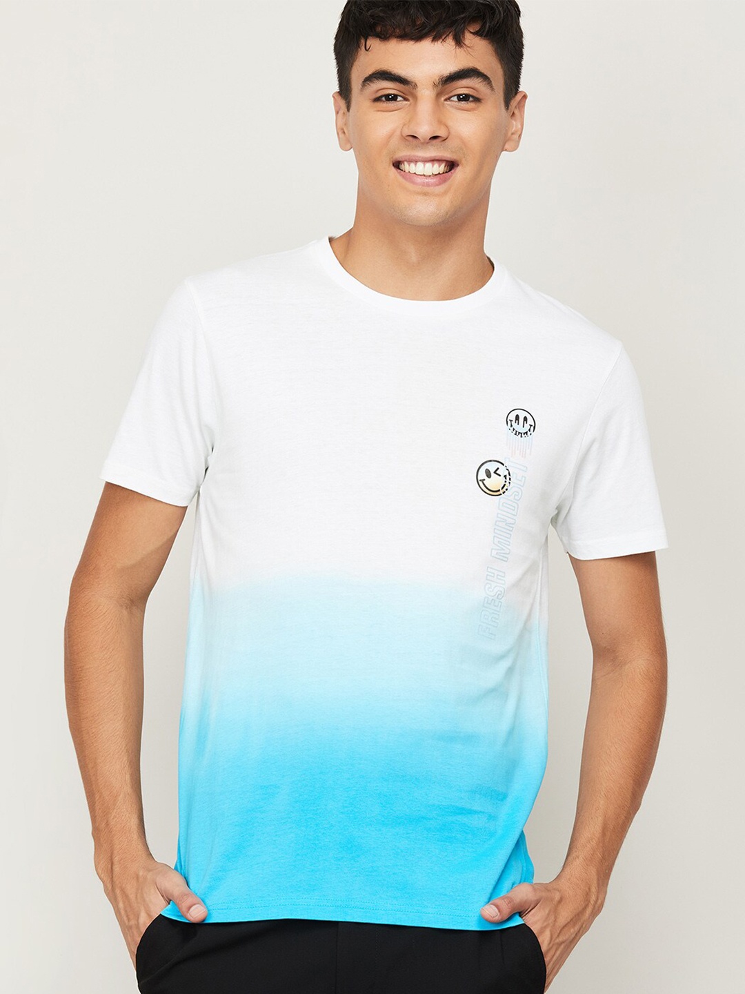 

SmileyWorld Men White & Turquoise Blue Tie and Dye Dyed Pure Cotton Slim Fit T-shirt