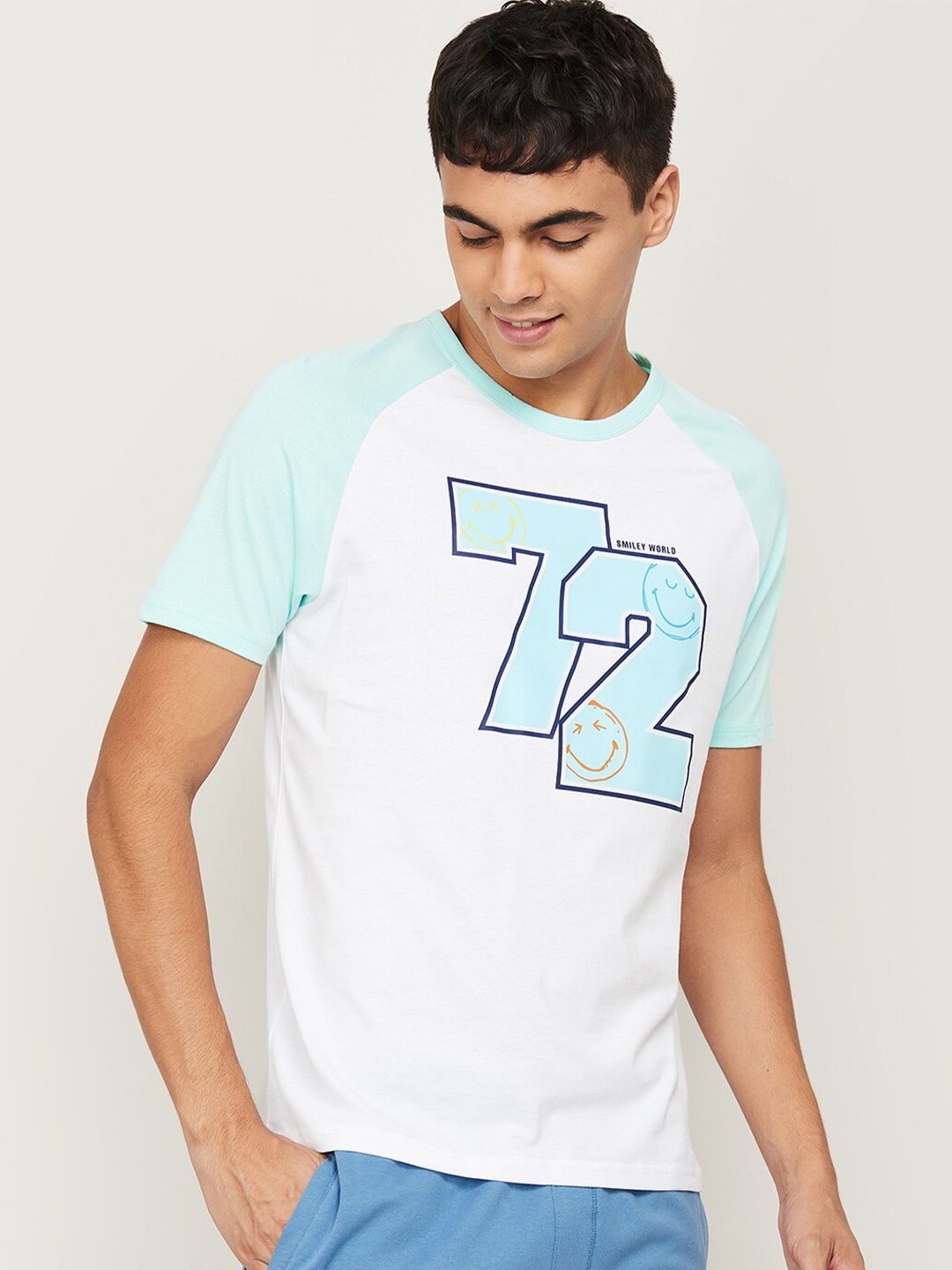 

SmileyWorld Men White & Blue Typography Printed Slim Fit T-shirt