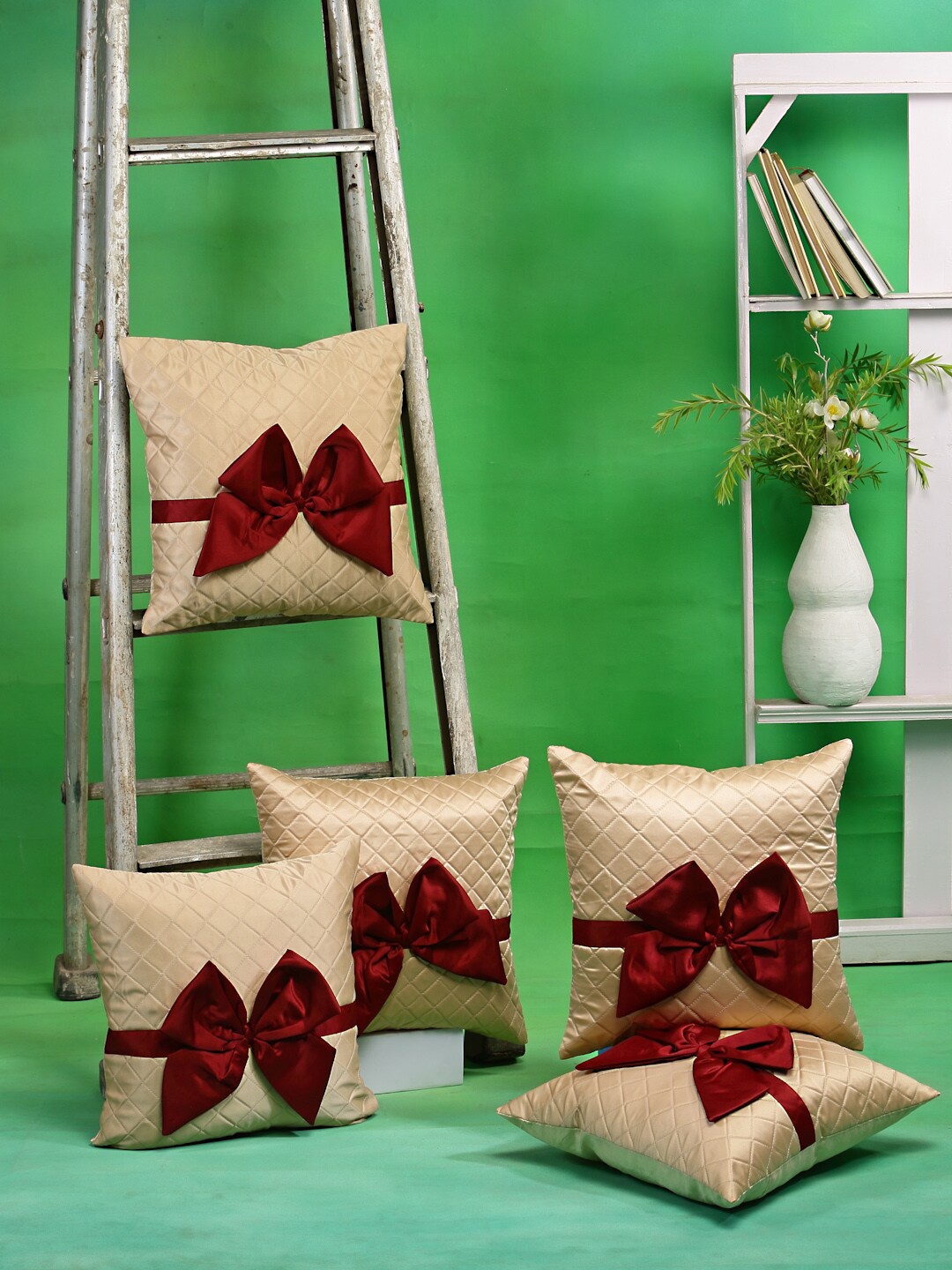 

DREAM WEAVERZ Cream-Coloured & Red Set of 5 Embellished Satin Square Cushion Covers