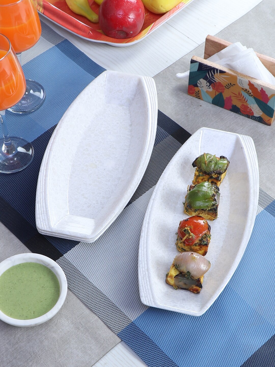 

CDI White Set of 4 Boat-shaped Serving Platters