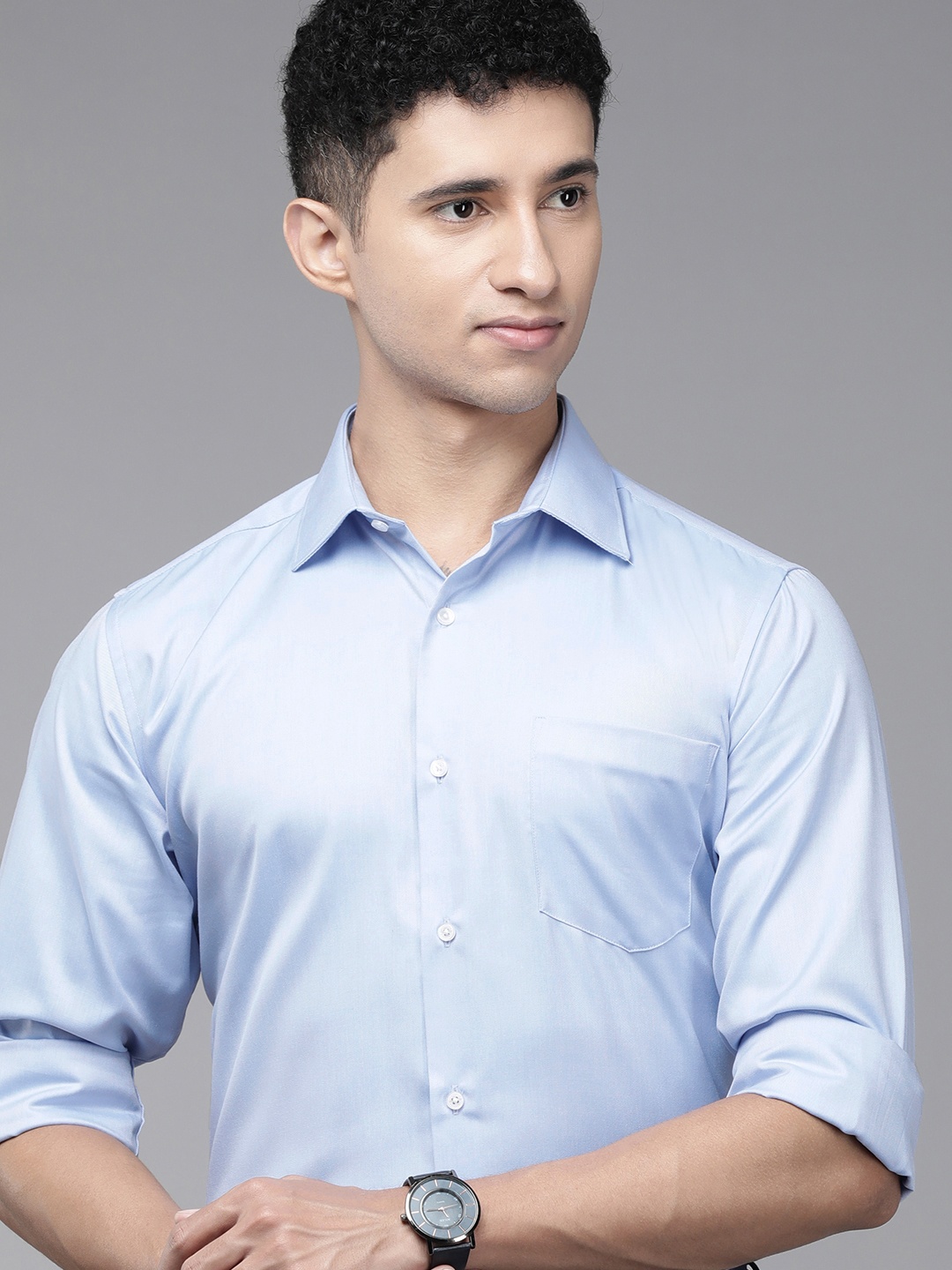 

Van Heusen Men Blue Textured Custom Fit Formal Shirt