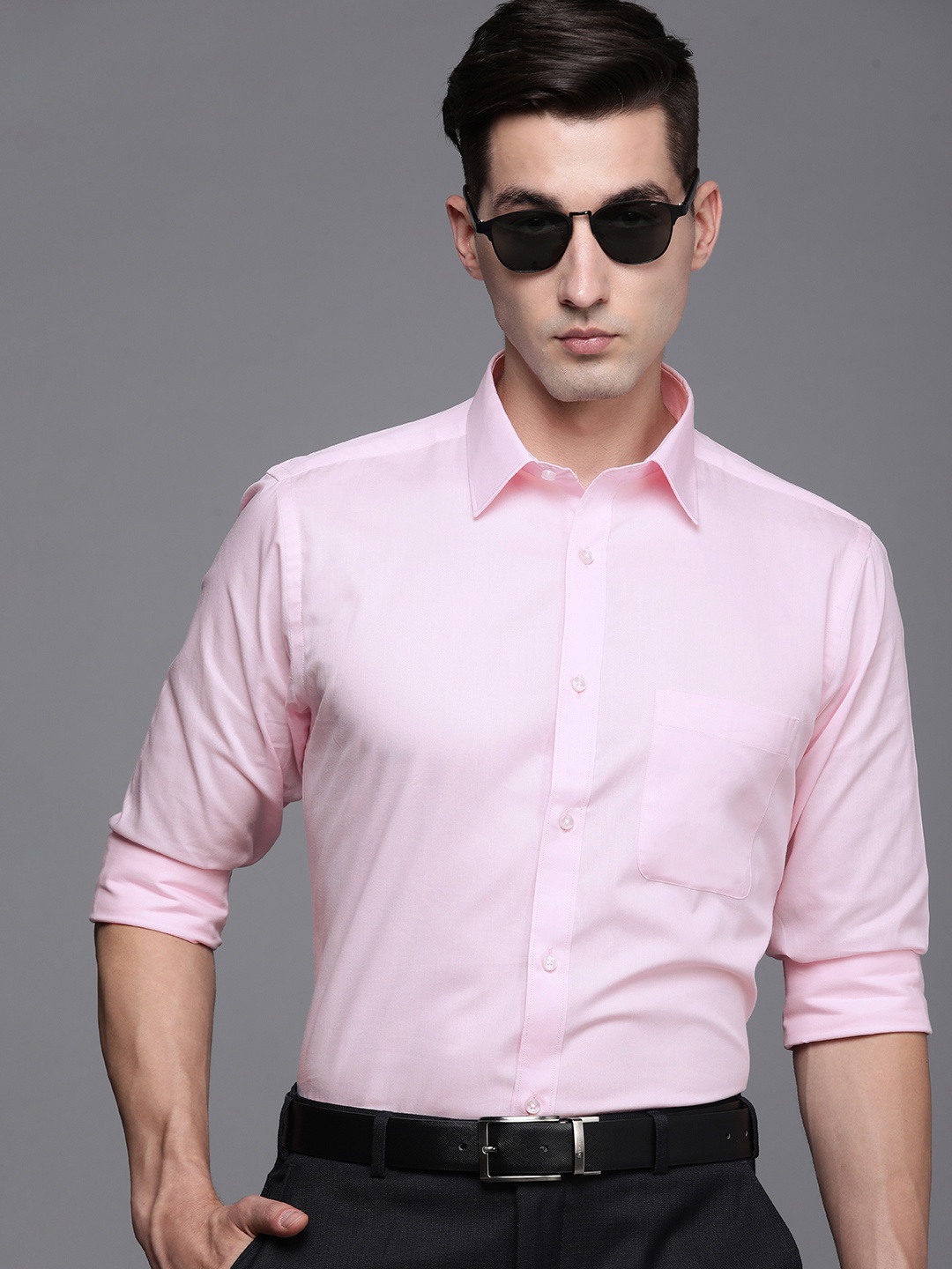 

Raymond Men Pink Solid Slim Fit Pure Cotton Formal Shirt