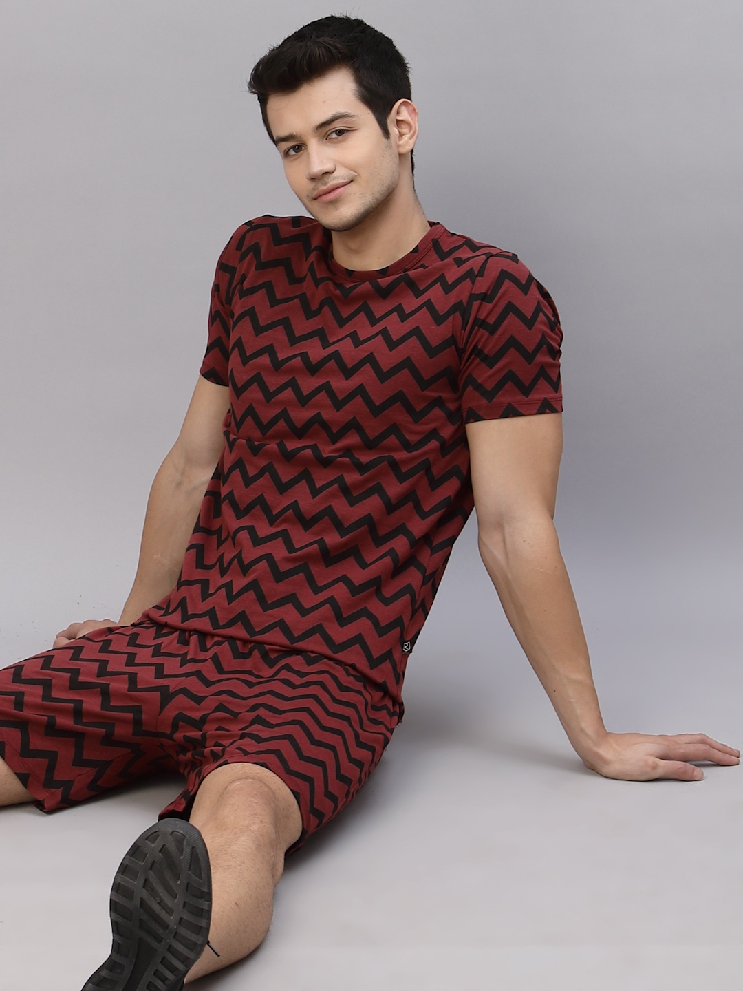 

Rigo Men Maroon Self Texture ZIG-ZAG All Over Printed Co-Ords