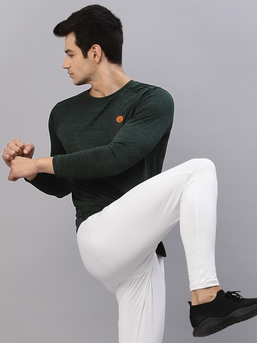 

Rigo Men Bottle Green Self Texture Round Neck Full Sleeve Activewear T-Shirt