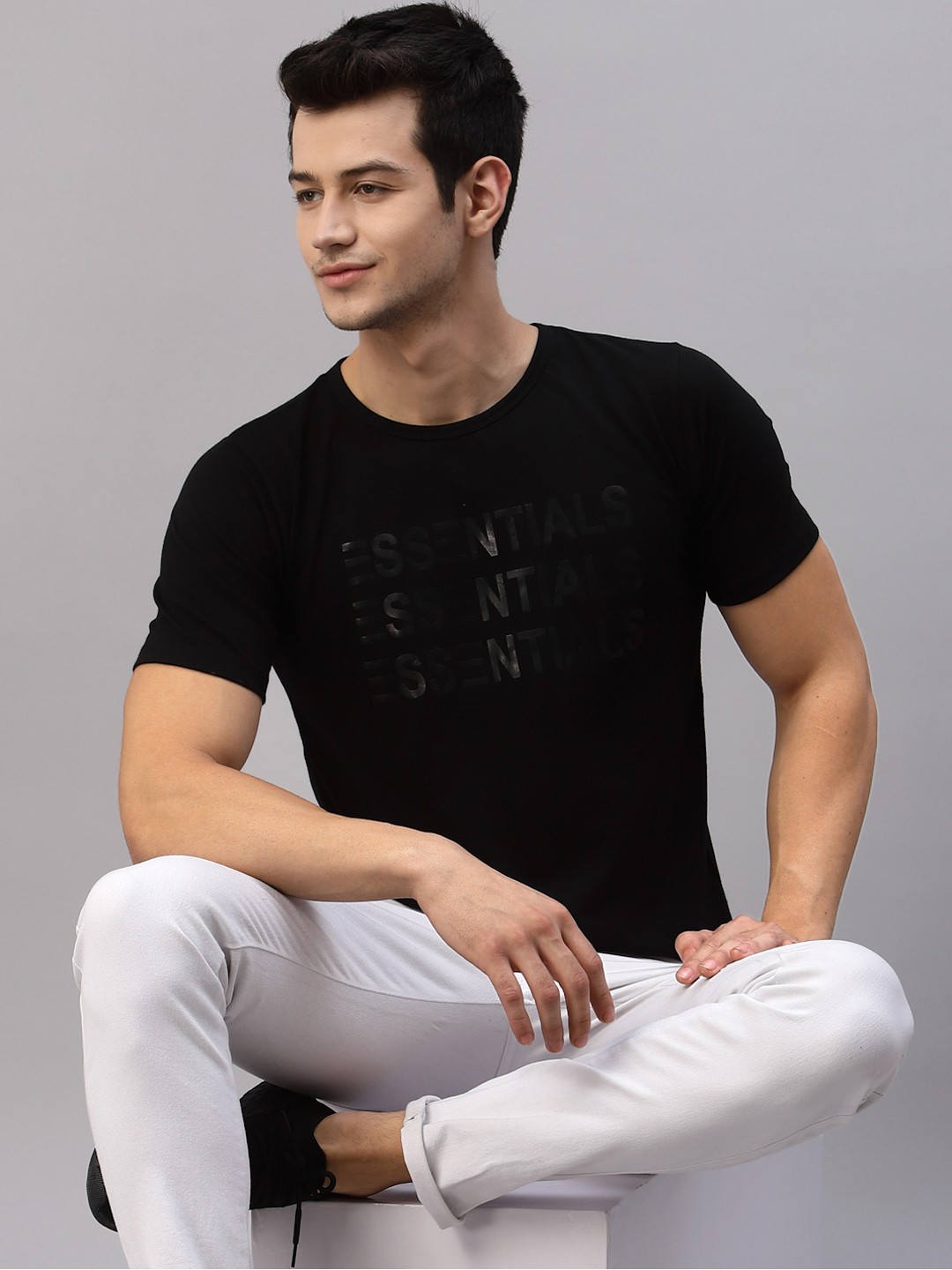 

Rigo Men Black ESSENTIALS Printed Round Neck Cotton Half Sleeve T-Shirt