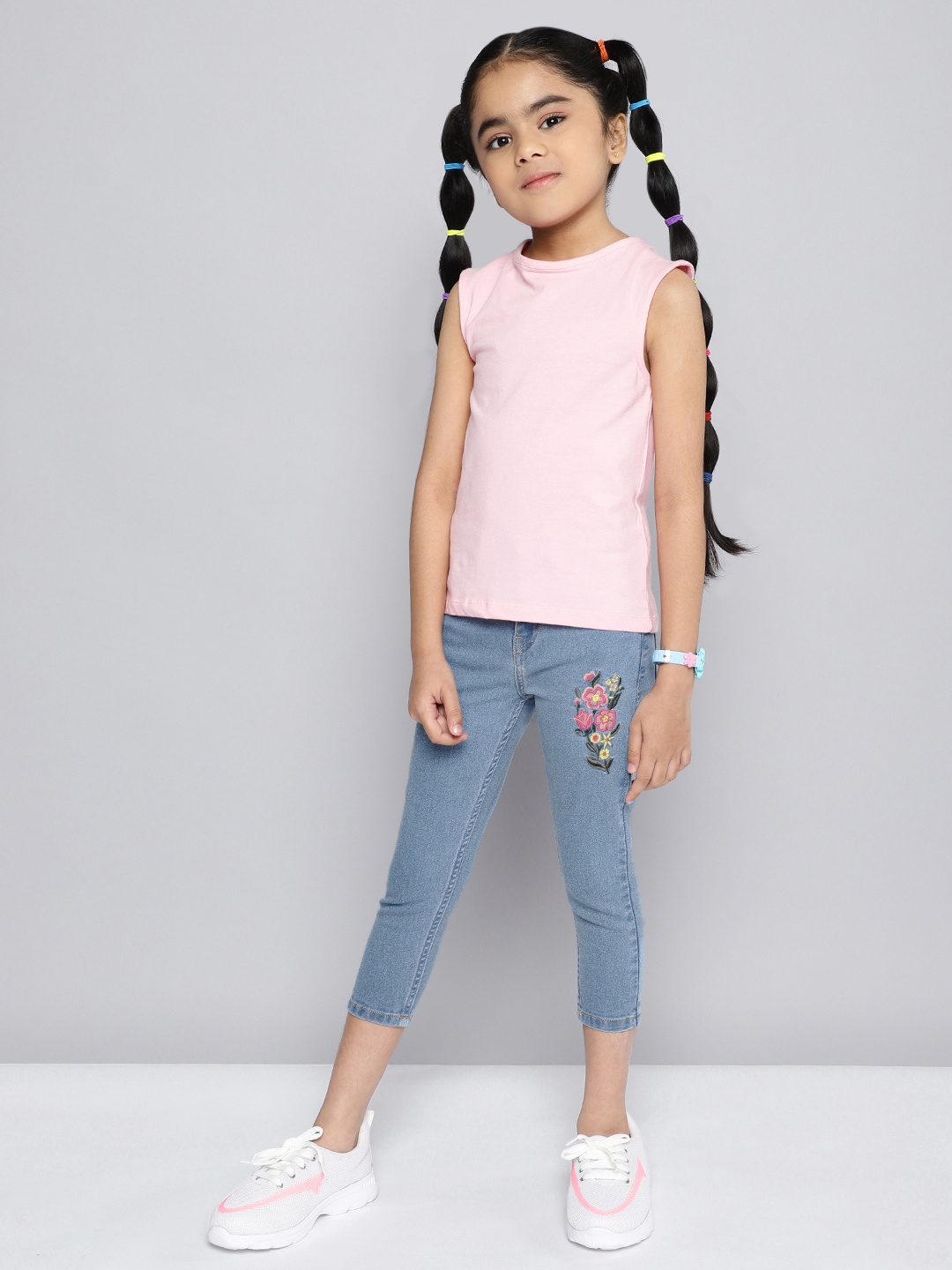 

HERE&NOW Girls Blue Embroidered Slim Fit Stretchable Cropped Jeans