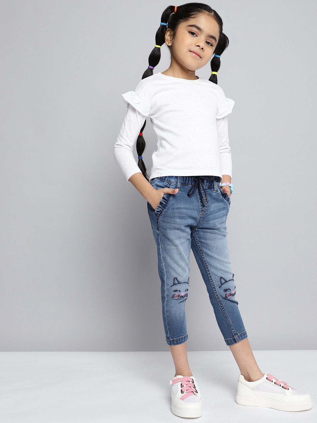 

HERE&NOW Girls Blue Slim Fit Heavy Fade Embroidered Stretchable Cropped Jeans