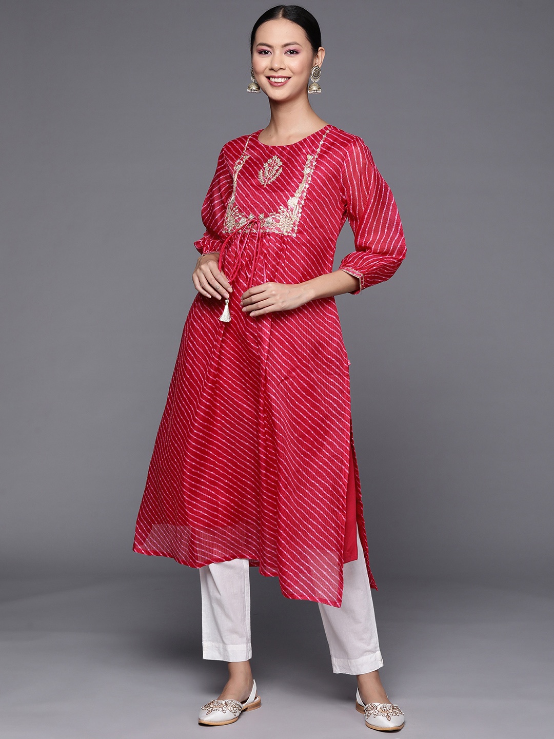 

Varanga Women Magenta & Golden Printed Pure Cotton Kurta