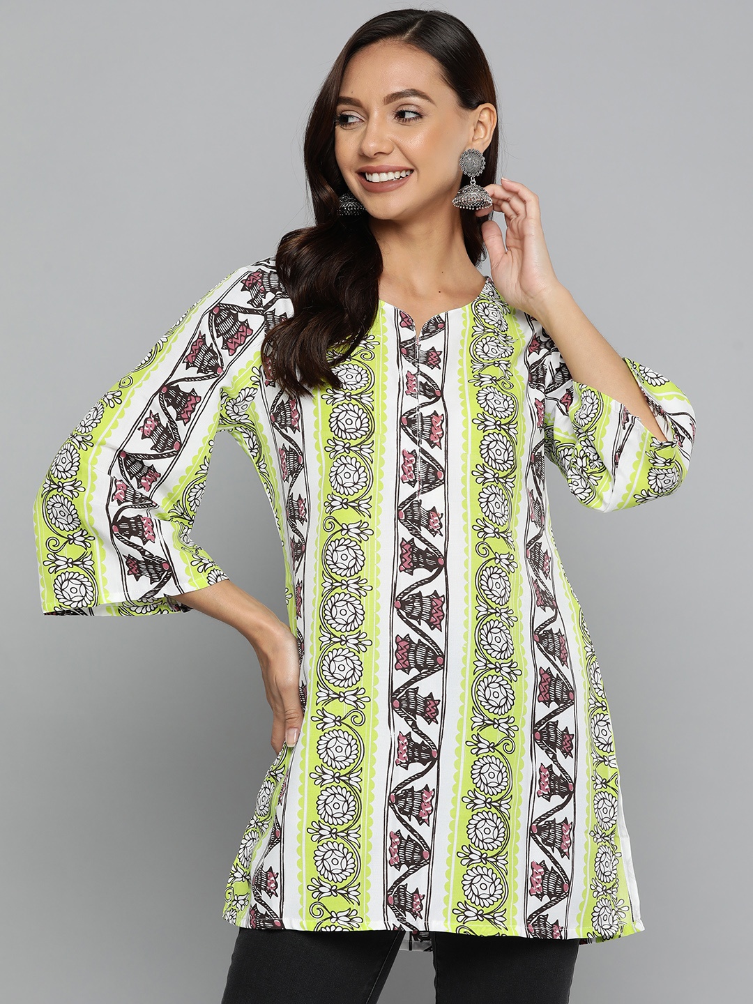 

HERE&NOW Green & White Floral Printed Sweetheart Neck Kurti