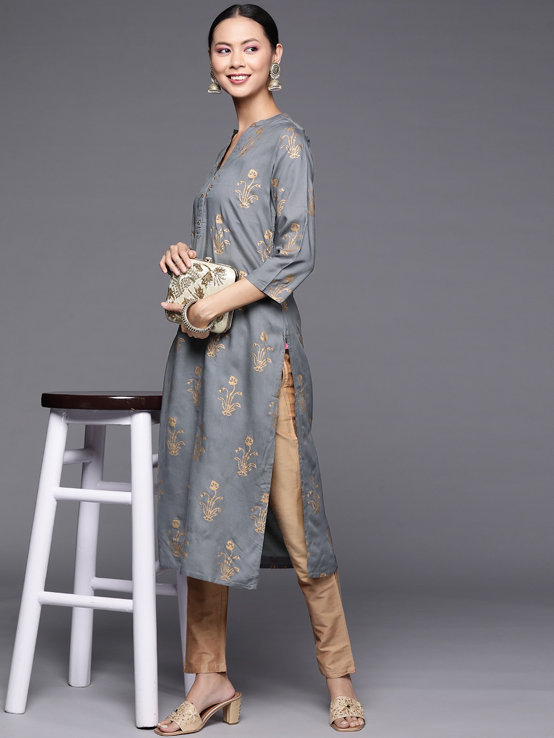 

Varanga Women Grey & Gold-Toned Ethnic Motifs Printed Kurta