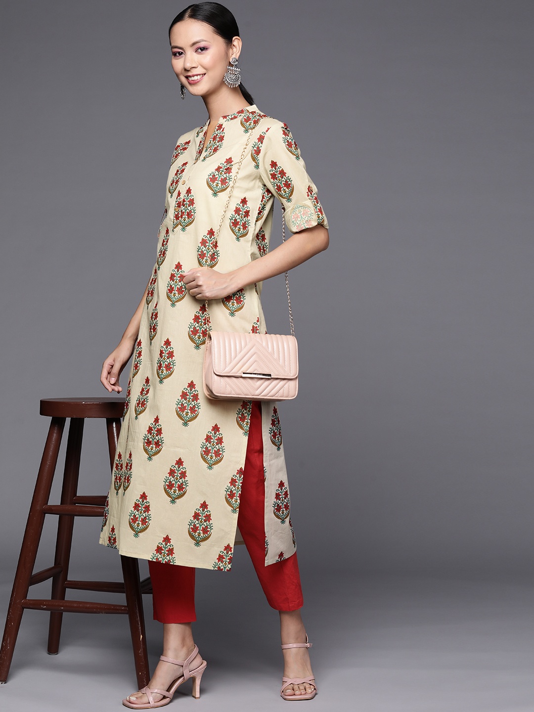

Varanga Women Beige & Red Ethnic Motifs Printed Pure Cotton Kurta
