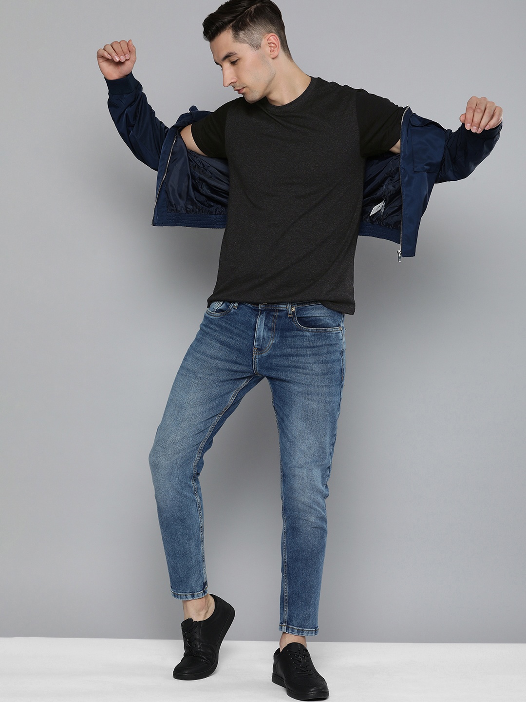 

HERE&NOW Men Charcoal Grey Melange Print Detail T-shirt