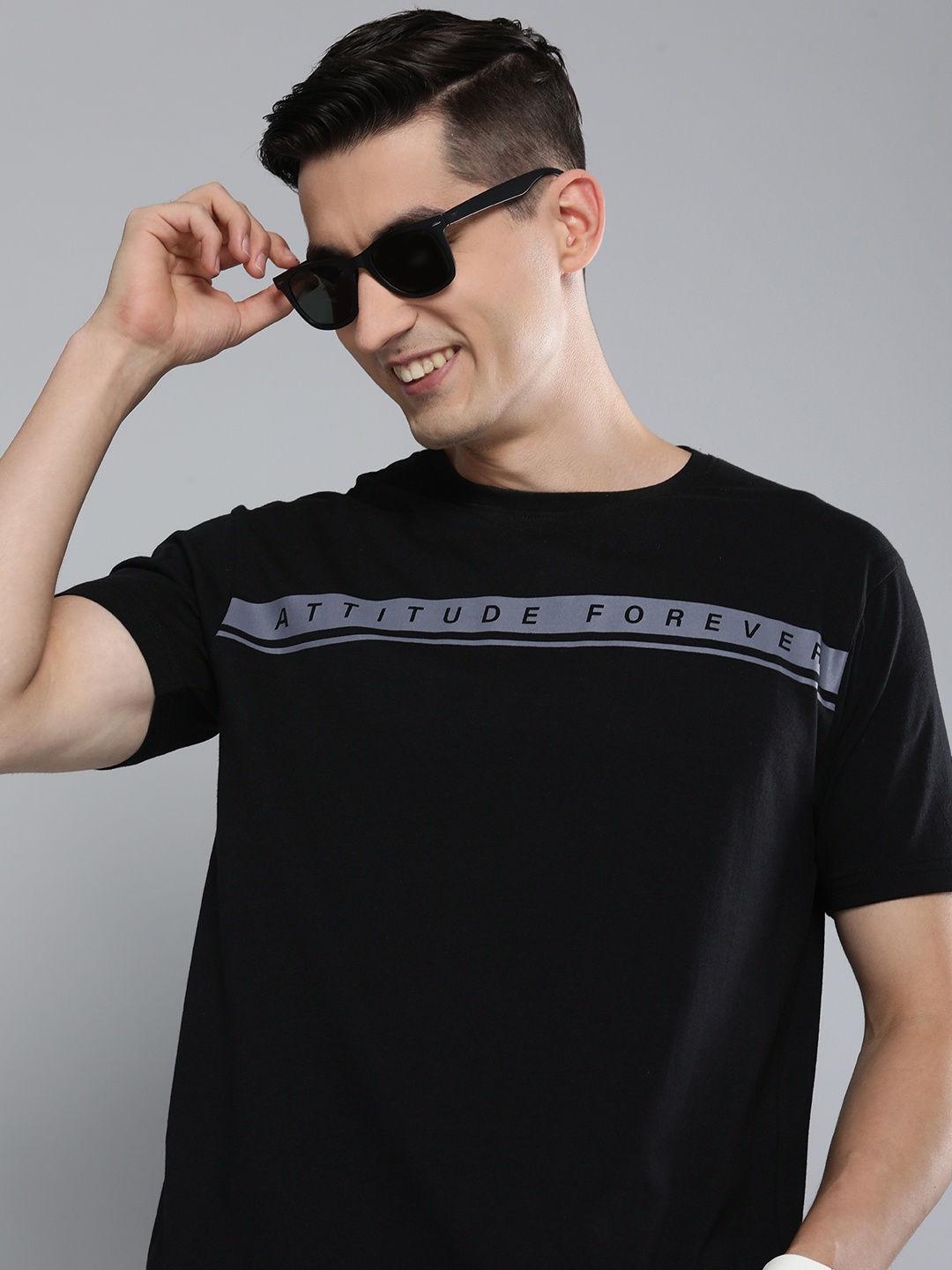 

HERE&NOW Men Black Typography Printed Slim Fit Pure Cotton Casual T-shirt