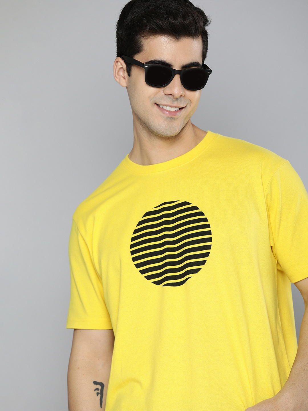 

HERE&NOW Men Yellow Geometric Printed Casual T-shirt