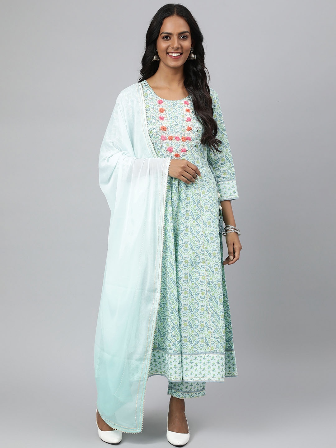 

Readiprint Fashions Women Blue Floral Printed Empire Gotta Patti Pure Cotton Kurta Set