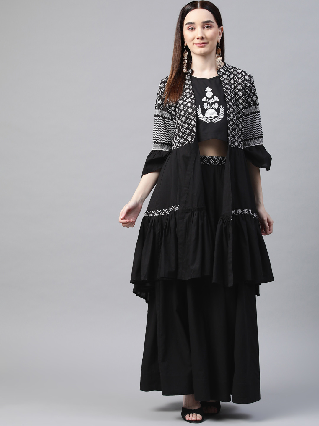 

Readiprint Fashions Women Black & White Floral Embroidered Pure Cotton Kurta with Palazzos