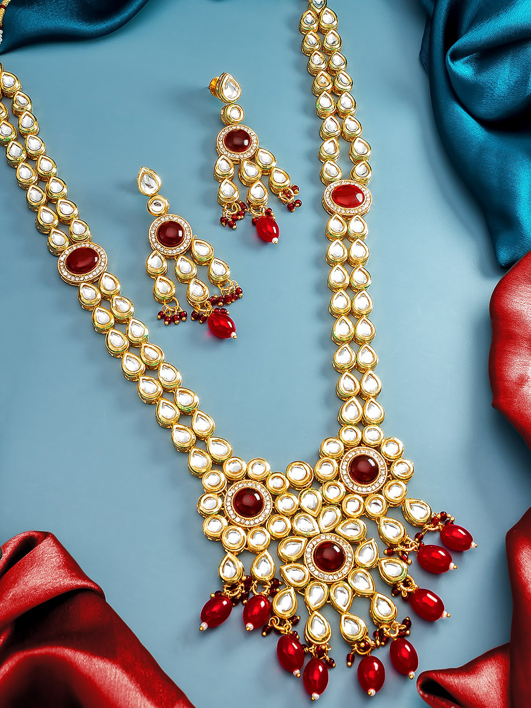 

aadita Gold-Plated White & Red Kundan-Studded Jewellery Set