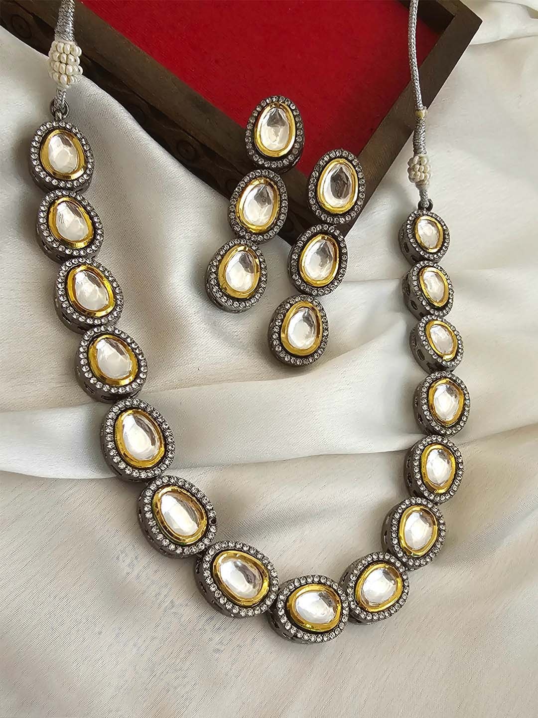 

Binnis Wardrobe Women Silver-Plated White Kundan-Studded Jewellery Set, Gold