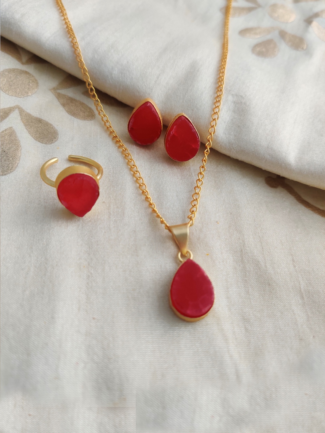 

Binnis Wardrobe Gold-Plated Red Stone Studded Jewellery Set