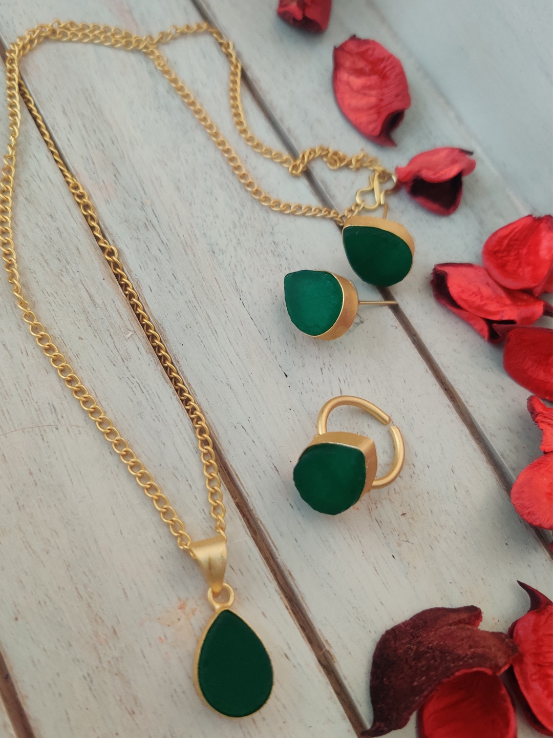 

Binnis Wardrobe Gold-Plated Green Stone Studded Jewellery Set