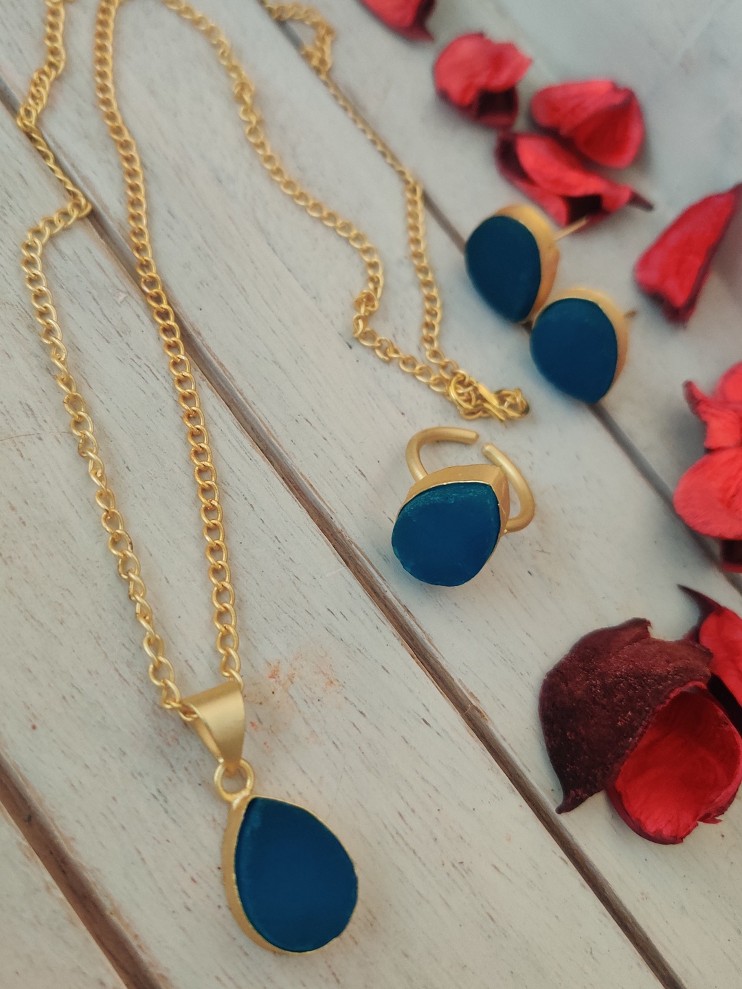

Binnis Wardrobe Gold-Plated Blue Stone Studded Jewellery Set