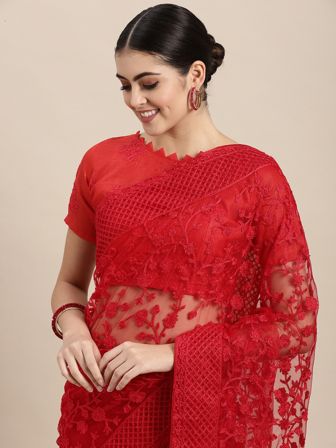 

VAIRAGEE Red Floral Embroidered Net Saree
