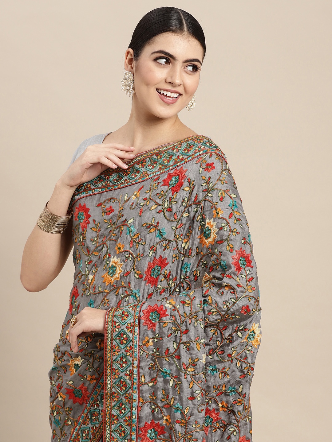 

VAIRAGEE Grey & Red Floral Embroidered Silk Blend Saree