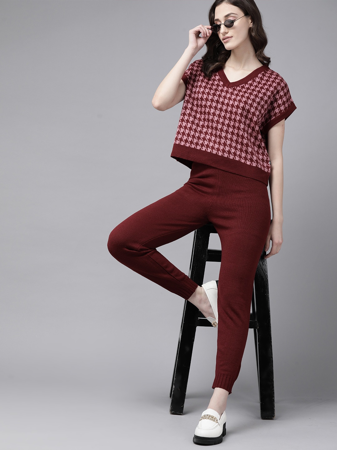 

The Roadster Lifestyle Co. Women Maroon & Pink Houndstooth Patterned Co-ords