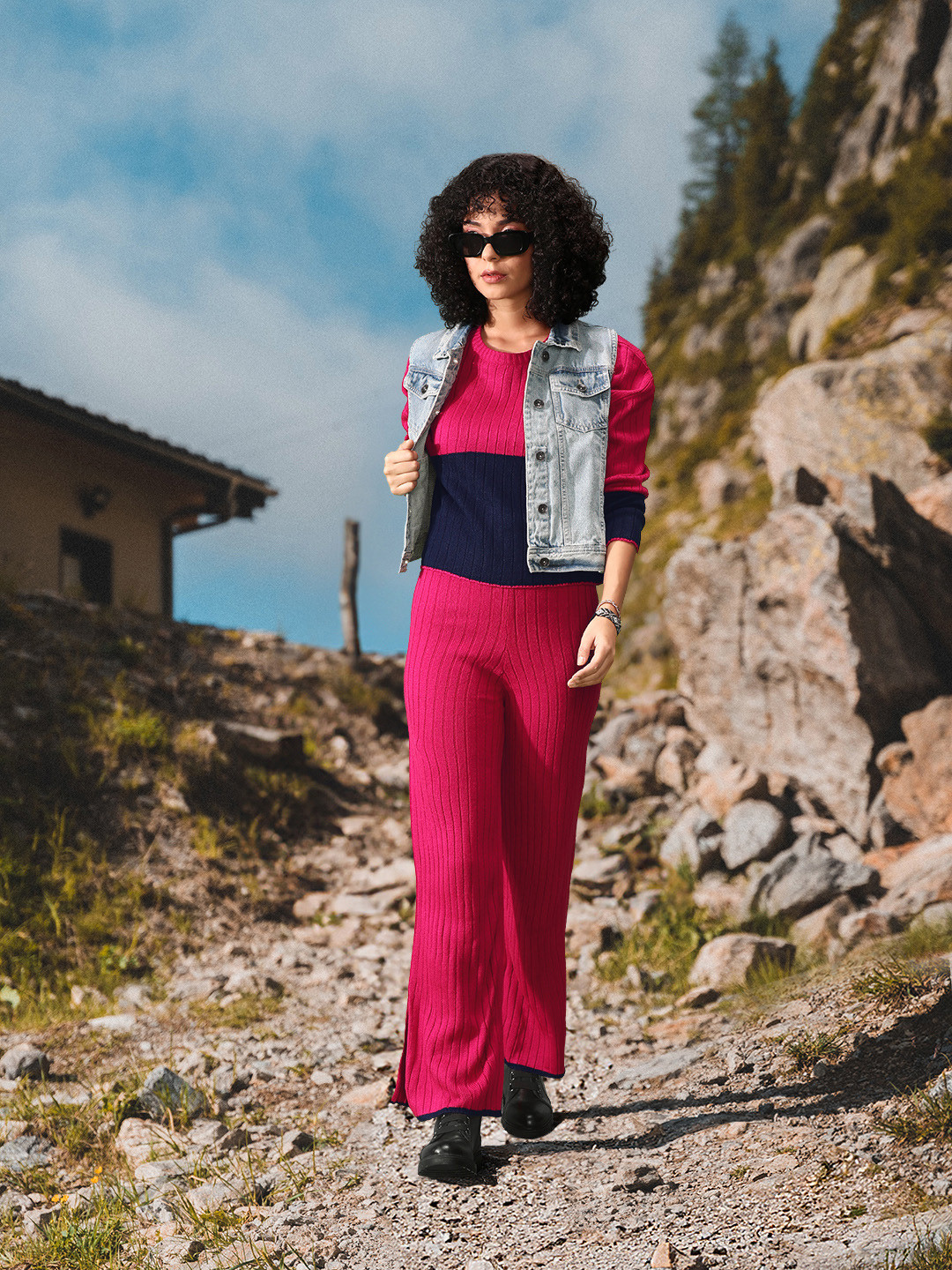 

The Roadster Lifestyle Co. Women Pink & Navy Blue Ribbed Colourblocked Co-ords