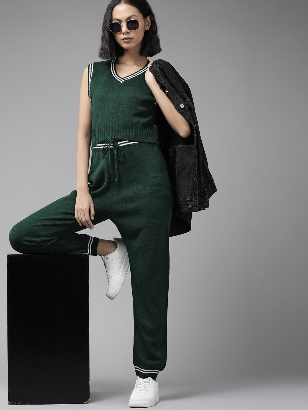 

The Roadster Lifestyle Co. Women Green Acrylic Solid Winter Co-ords