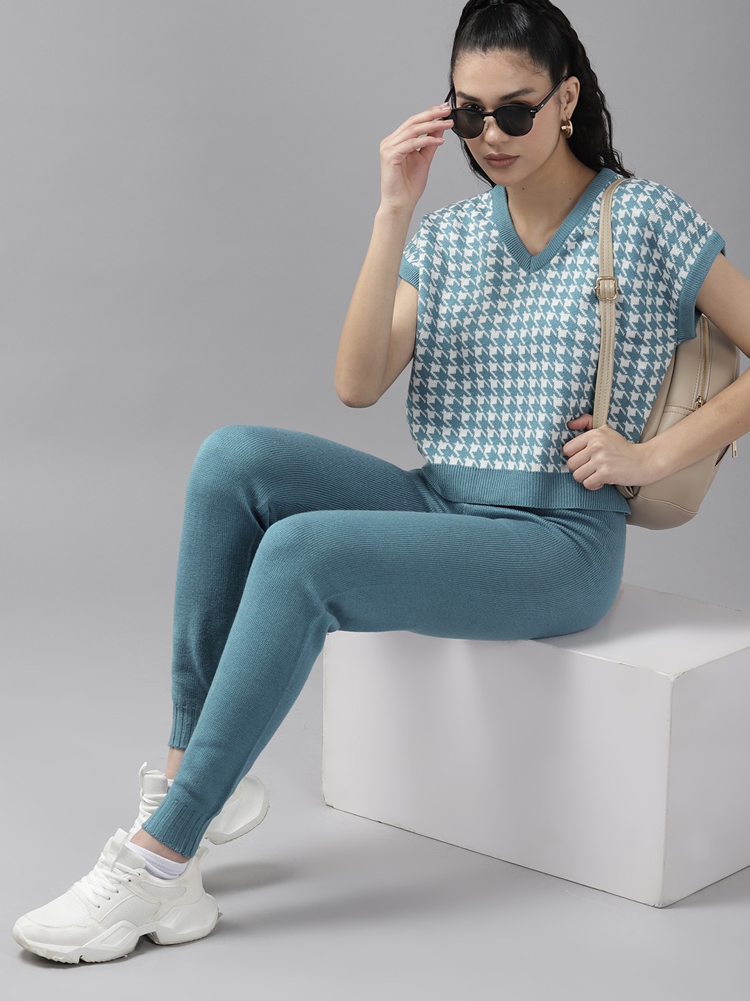 

The Roadster Lifestyle Co. Women Self Design Acrylic Co-Ords, Blue