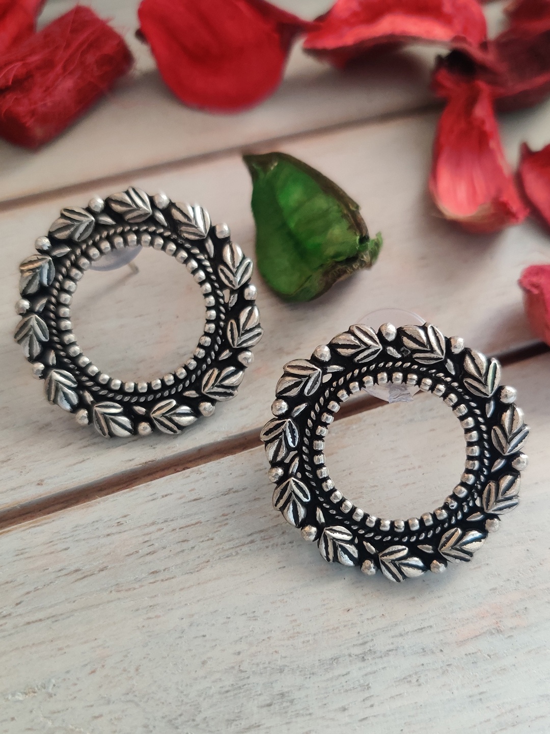 

Binnis Wardrobe Silver-Toned Contemporary Studs Earrings