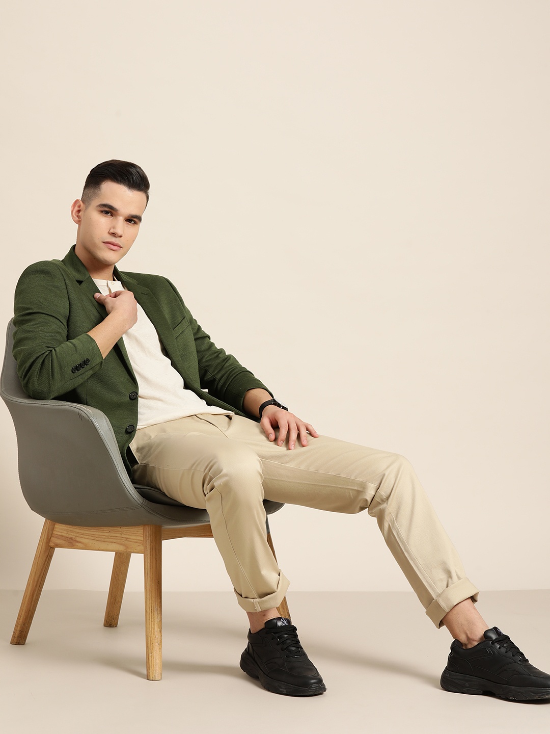

INVICTUS Textured Slim Fit Single Breasted Blazer, Olive