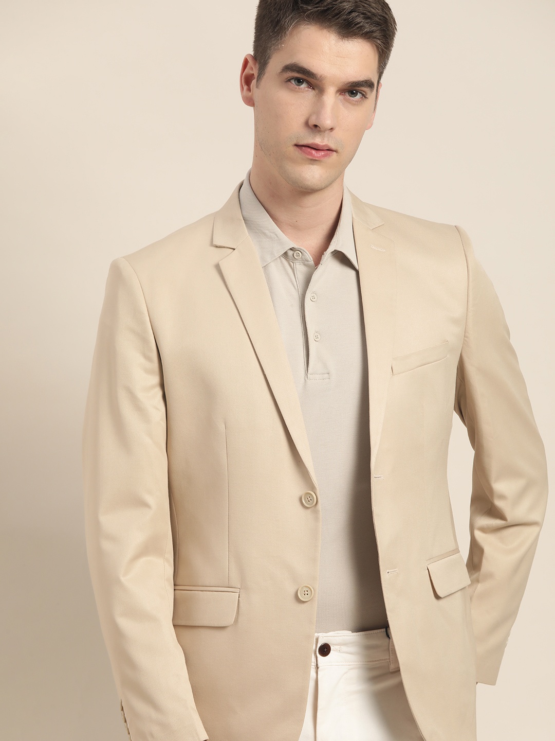 

INVICTUS Men Beige Solid Slim fit Single Breasted Blazer