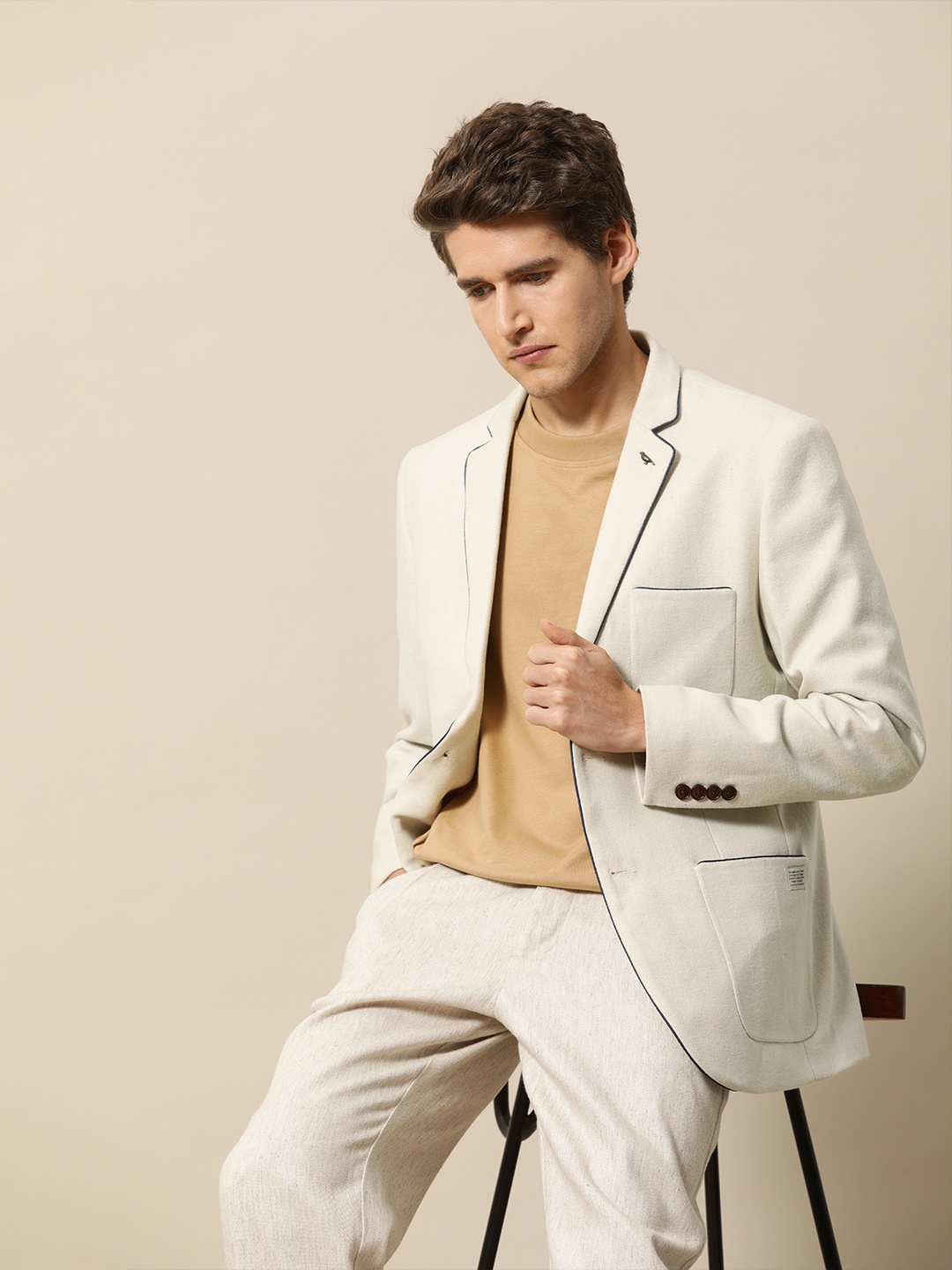 

Mr Bowerbird Men Off White Tailored Fit Solid Single-Breasted Casual Blazer