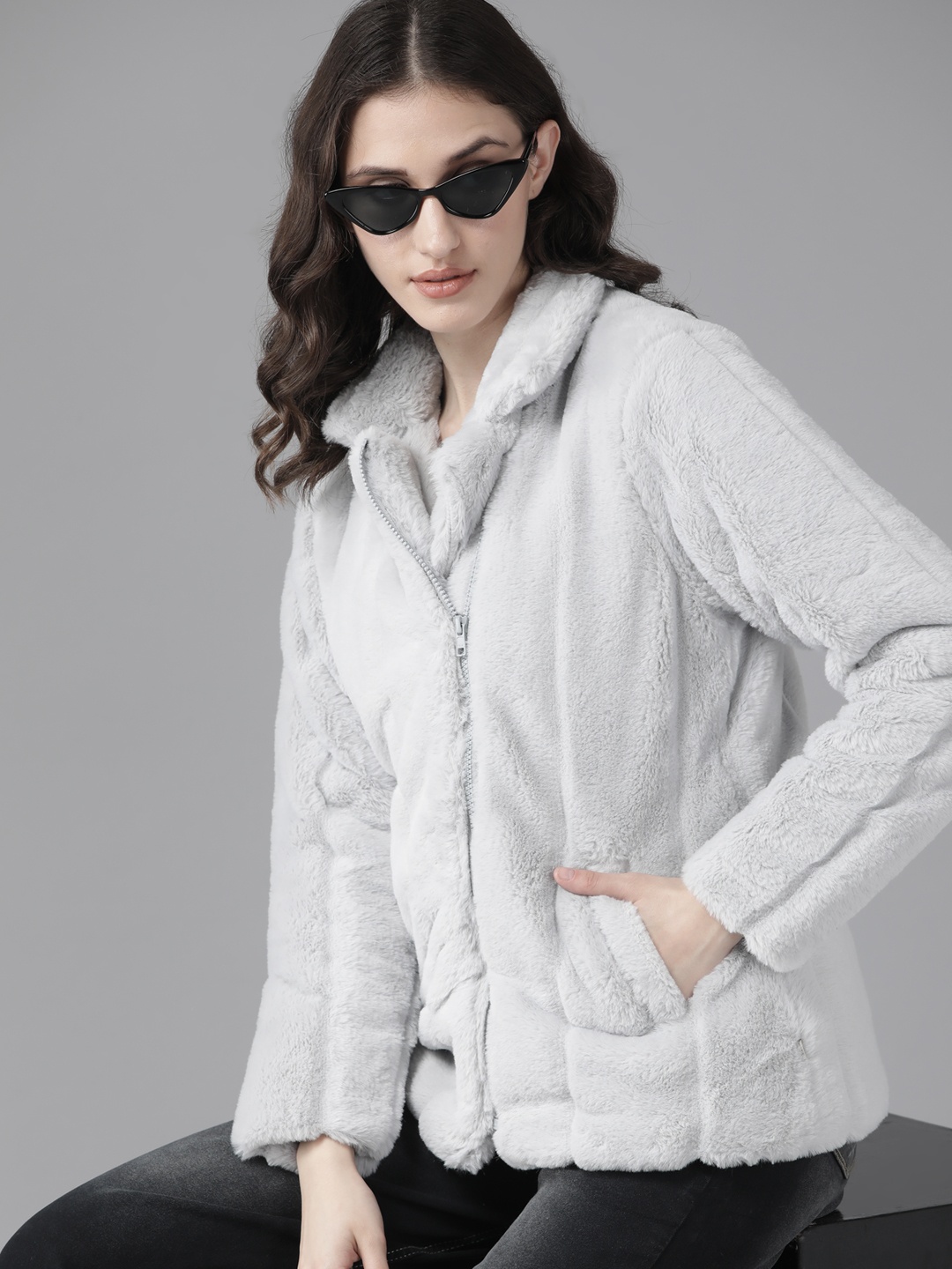 

The Roadster Lifestyle Co. Women Grey Faux Fur Tailored Jacket