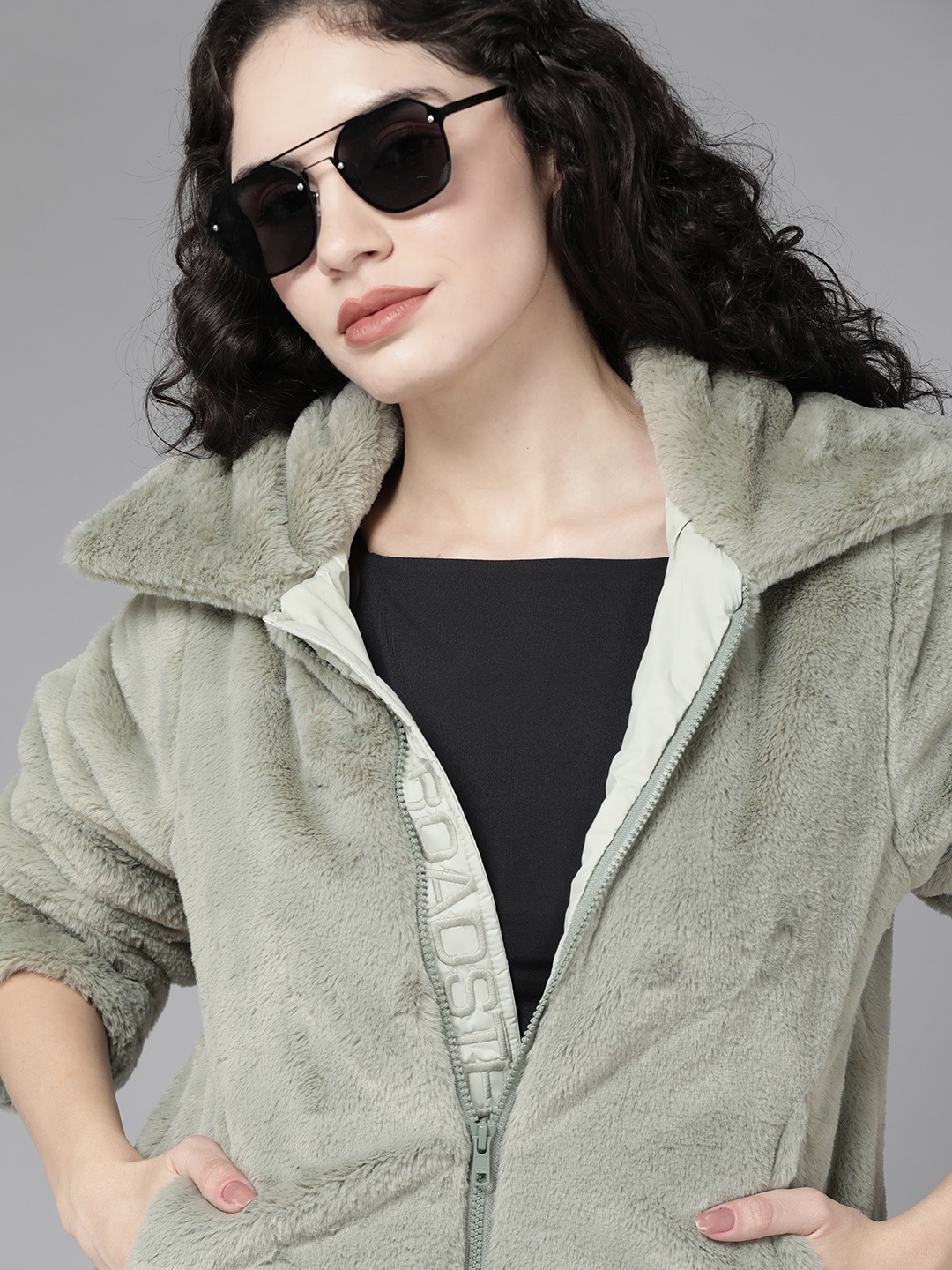 

Roadster Women Green Solid Tailored Jacket