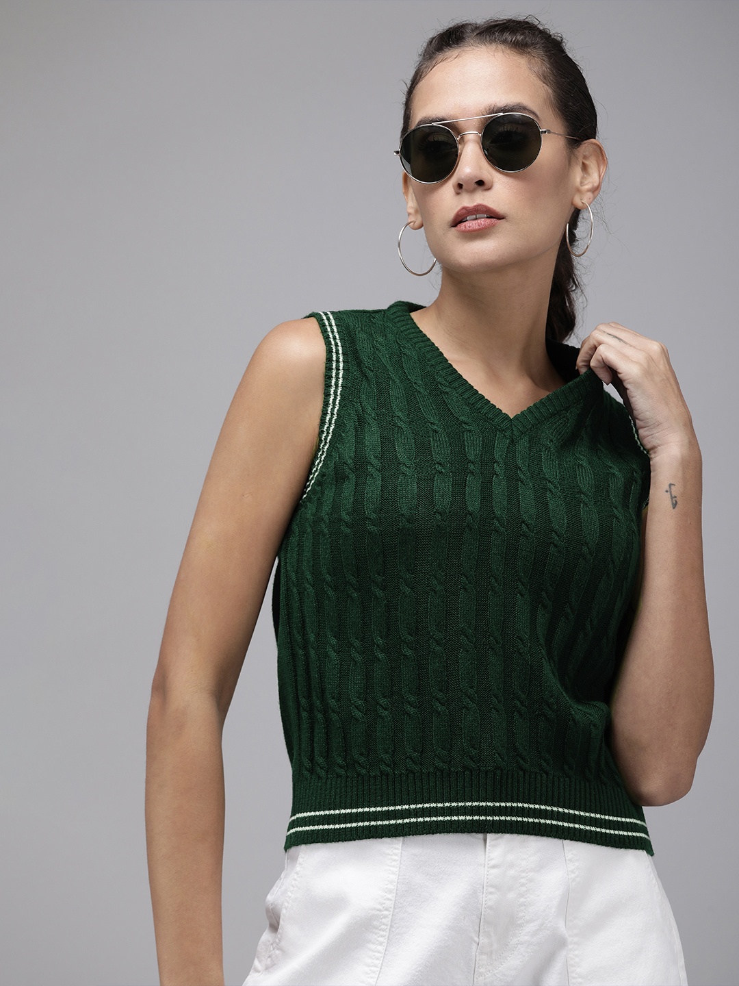 

The Roadster Lifestyle Co. Acrylic V-Neck Self-Design Cable Knit Sleeveless Sweater Vest, Green