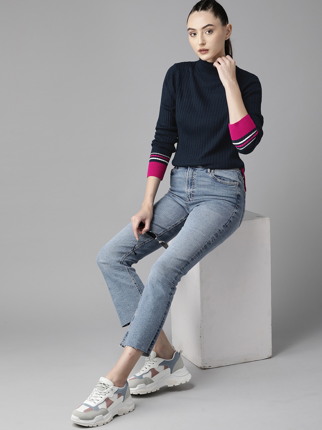 

Roadster Women Black Solid Pullover Sweater