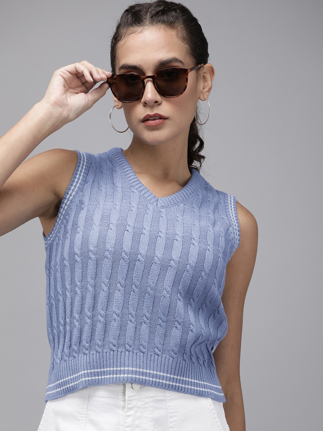 

The Roadster Lifestyle Co. Acrylic V-Neck Self-Design Cable Knit Sleeveless Sweater Vest, Blue