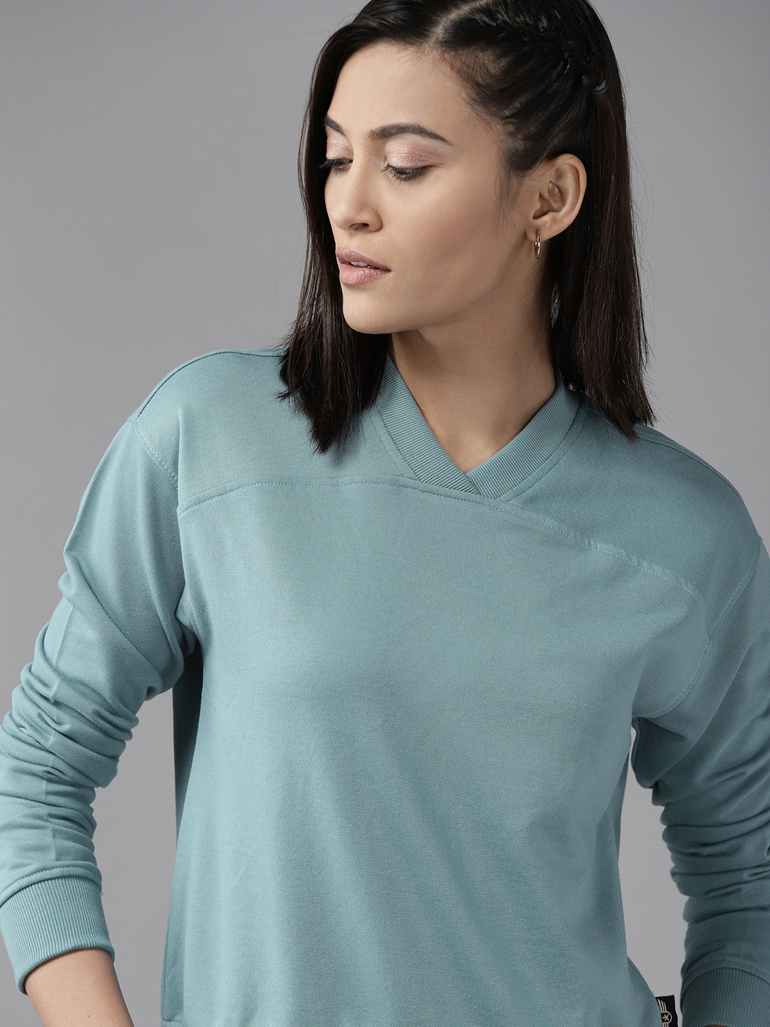 

Roadster Women Blue Solid V-Neck Sweatshirt