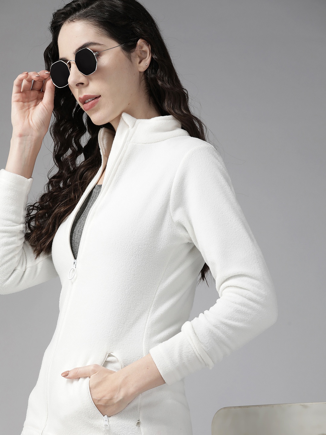 

The Roadster Lifestyle Co. Women White Solid Front-Open Sweatshirt