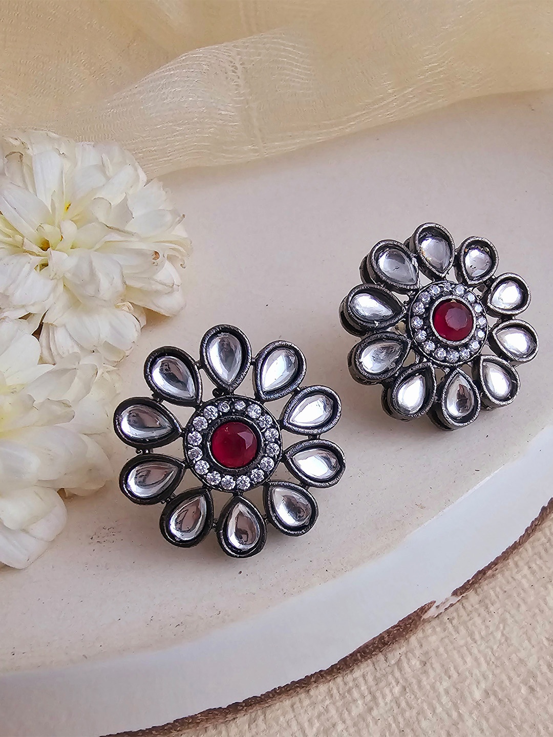 

Binnis Wardrobe Red & Silver-Toned Contemporary Studs Earrings