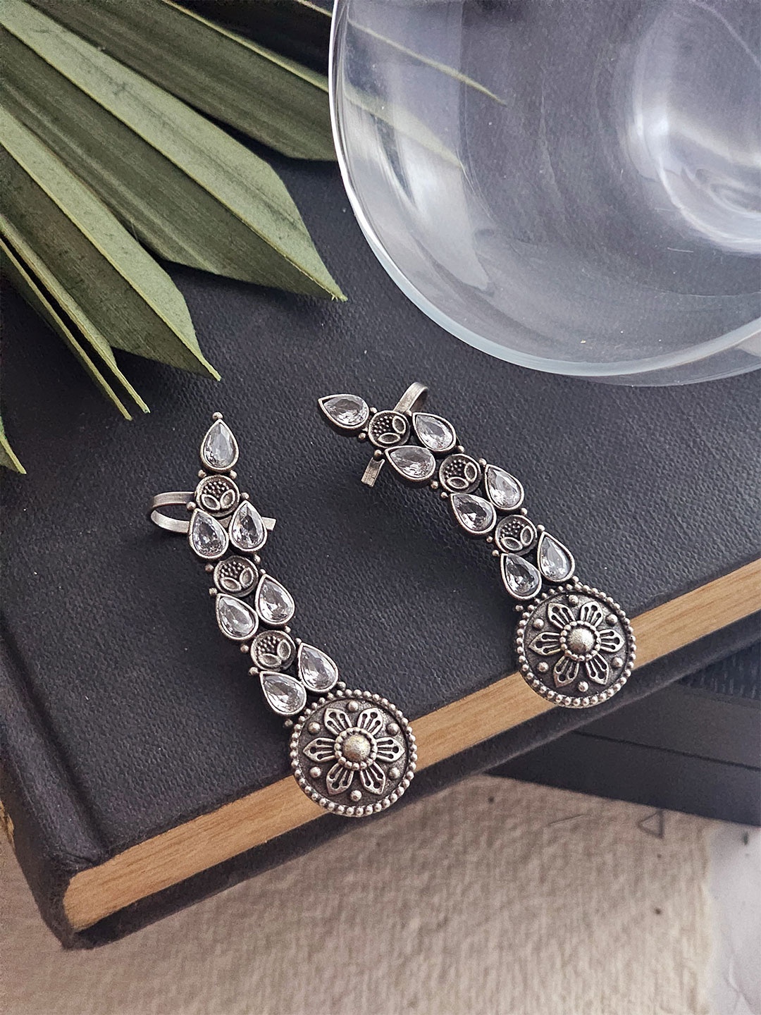 

Binnis Wardrobe Silver-Toned Leaf Shaped Ear Cuff Earrings